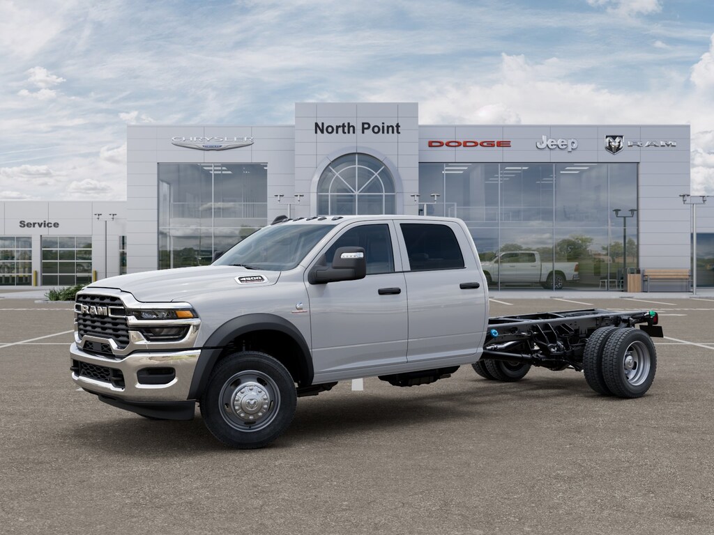 New 2026 Ram 4500 Chassis Cab TRADESMAN CREW 4X4 84' CA Crew Cab