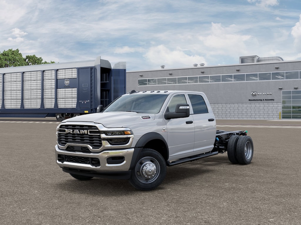 New 2026 Ram 5500 Chassis Cab TRADESMAN CREW 4X4 60' CA Pickup