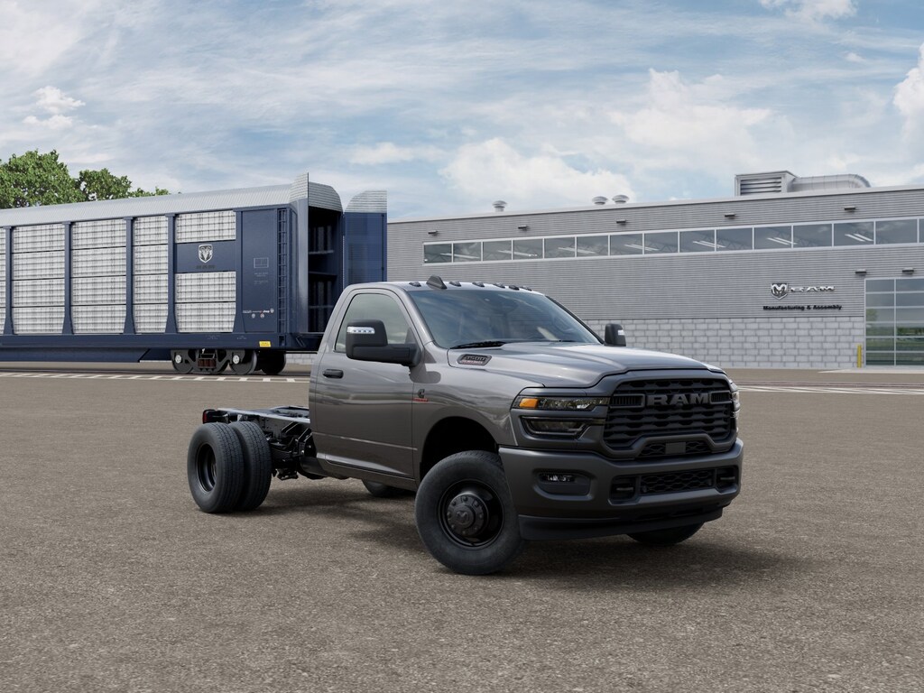 New 2026 Ram 3500 TRADESMAN REGULAR 4X4 60' CA Pickup