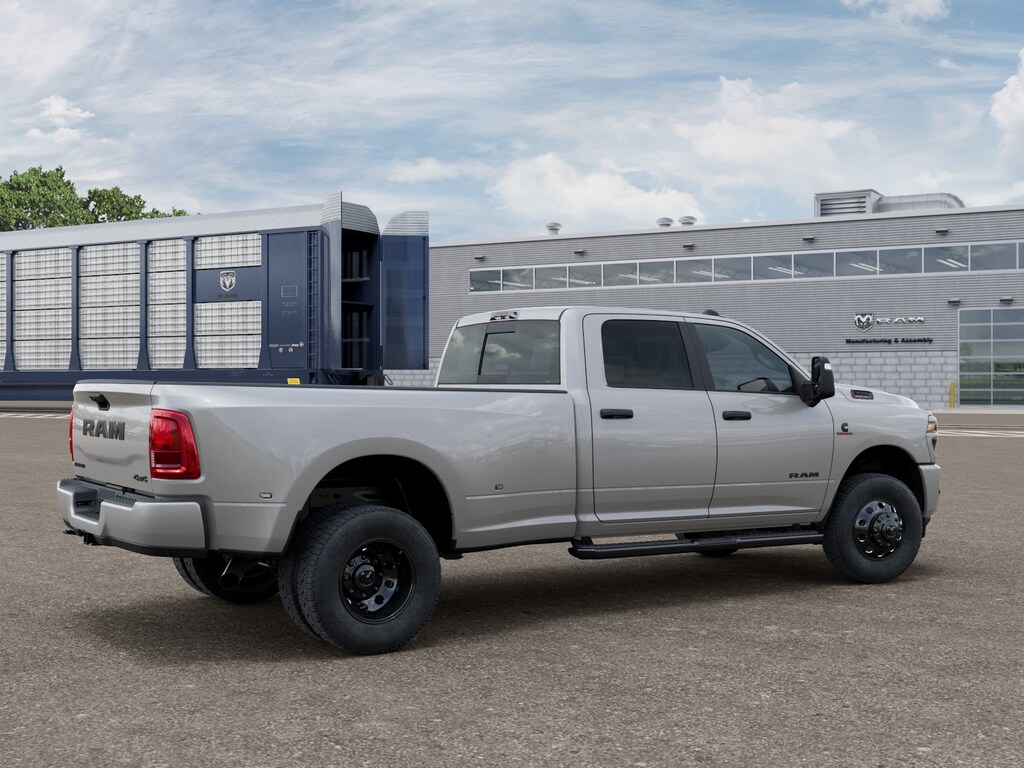 New 2026 Ram 3500 BIG HORN CREW CAB 4X4 8' BOX Pickup