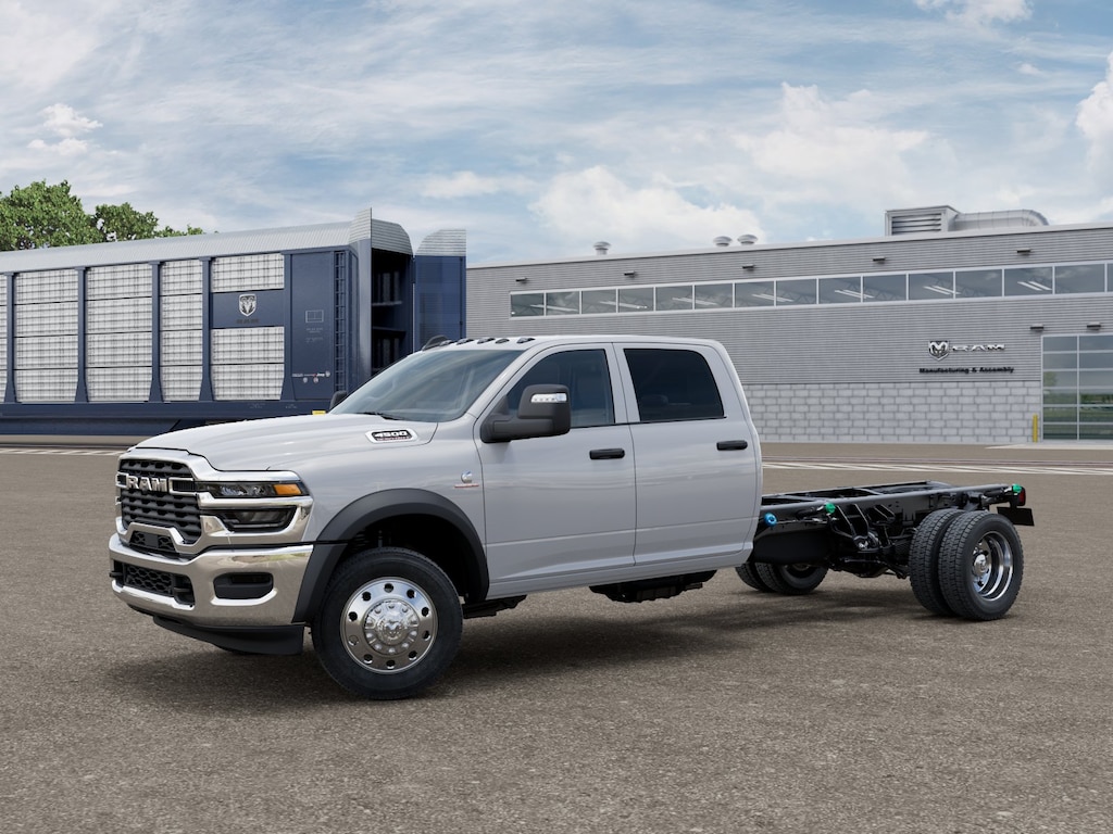 New 2026 Ram 4500 Chassis Cab TRADESMAN CREW 4X4 84' CA Pickup