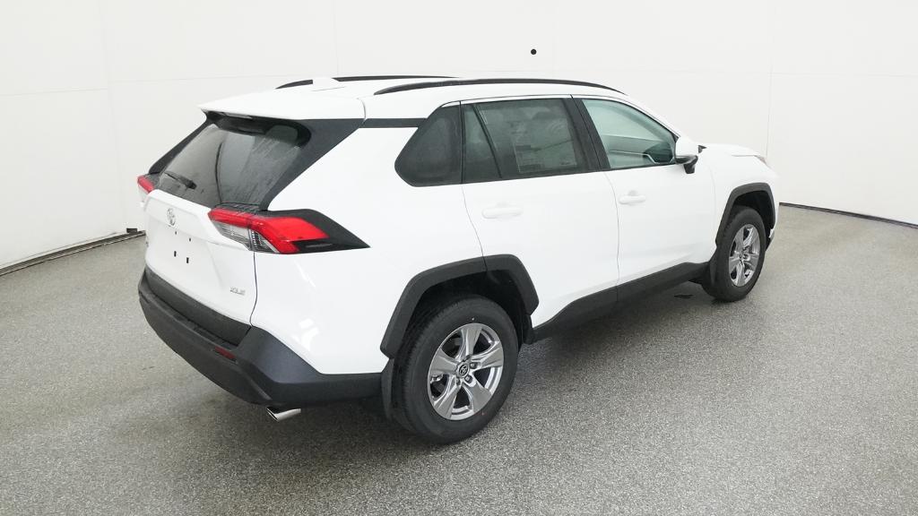 2025 Toyota RAV4 XLE photo 3