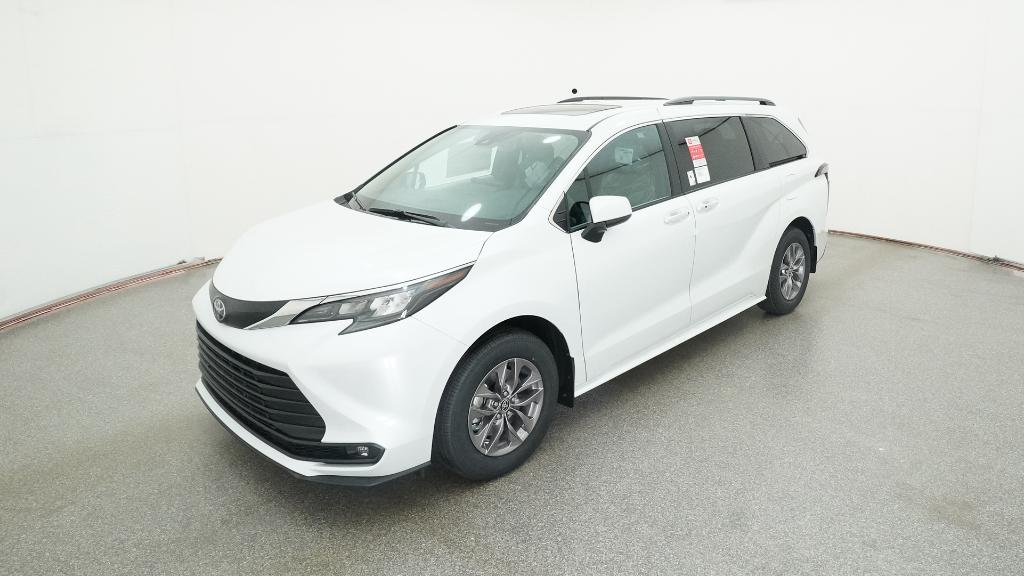 2026 Toyota Sienna XLE's photo