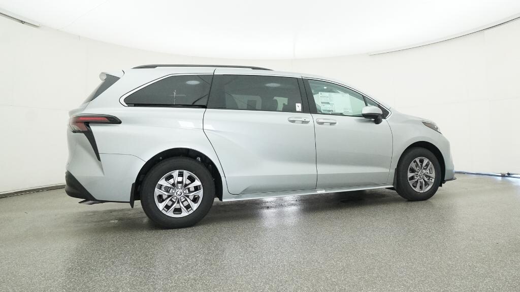 New 2025 Toyota Sienna XLE 8 PASSENGER