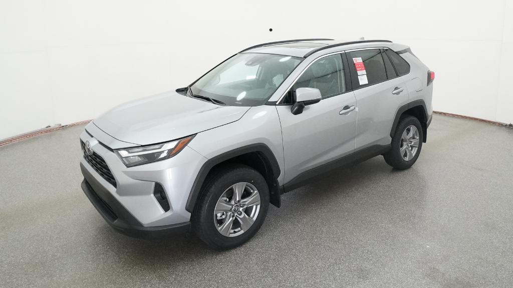2025 Toyota RAV4 XLE's photo