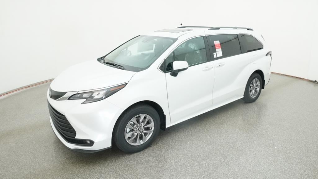 2026 Toyota Sienna XLE's photo