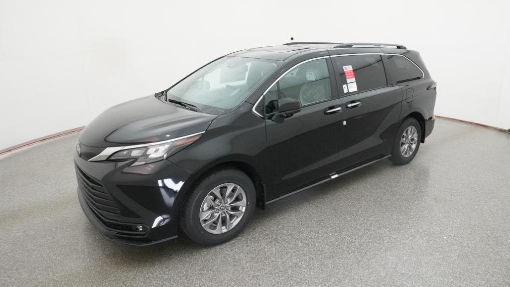 2026 Toyota Sienna XLE's photo