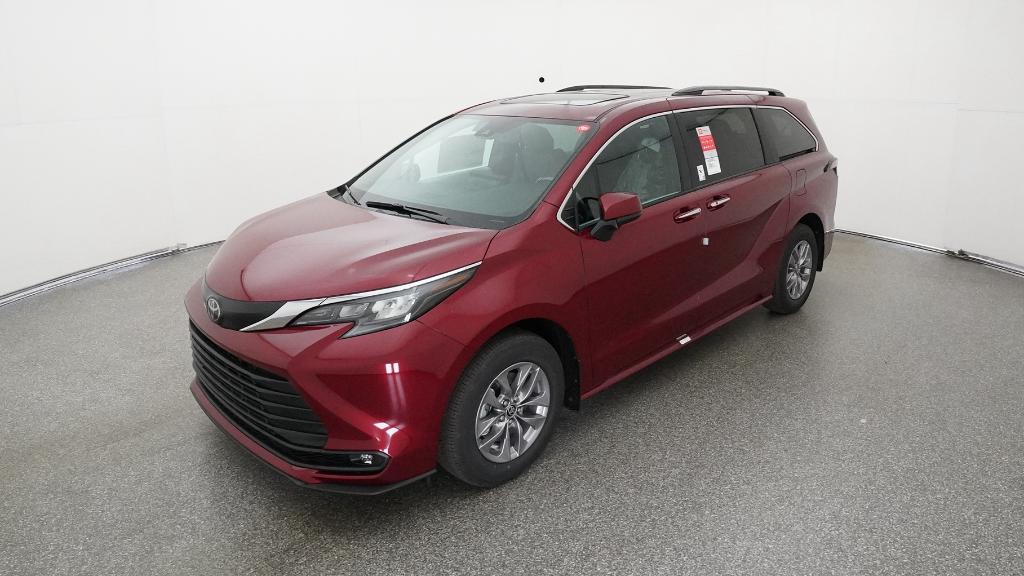 2026 Toyota Sienna XLE's photo