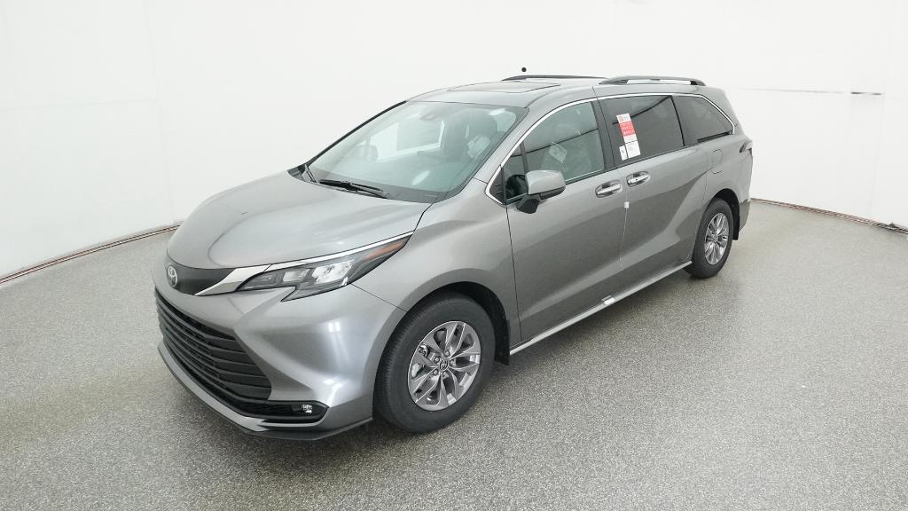 2026 Toyota Sienna XLE's photo