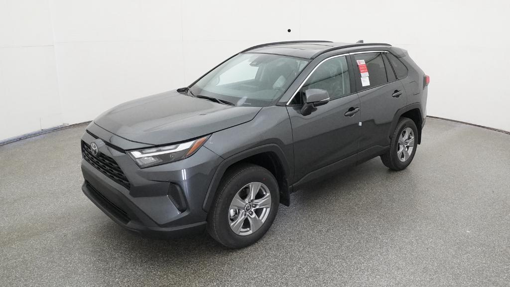 2025 Toyota RAV4 XLE's photo