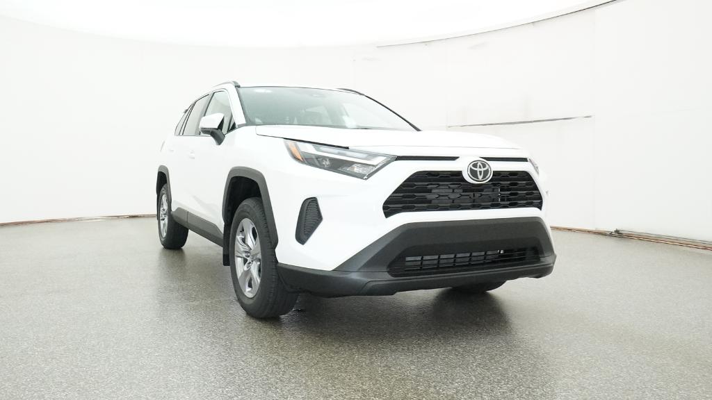 2025 Toyota RAV4 XLE photo 3