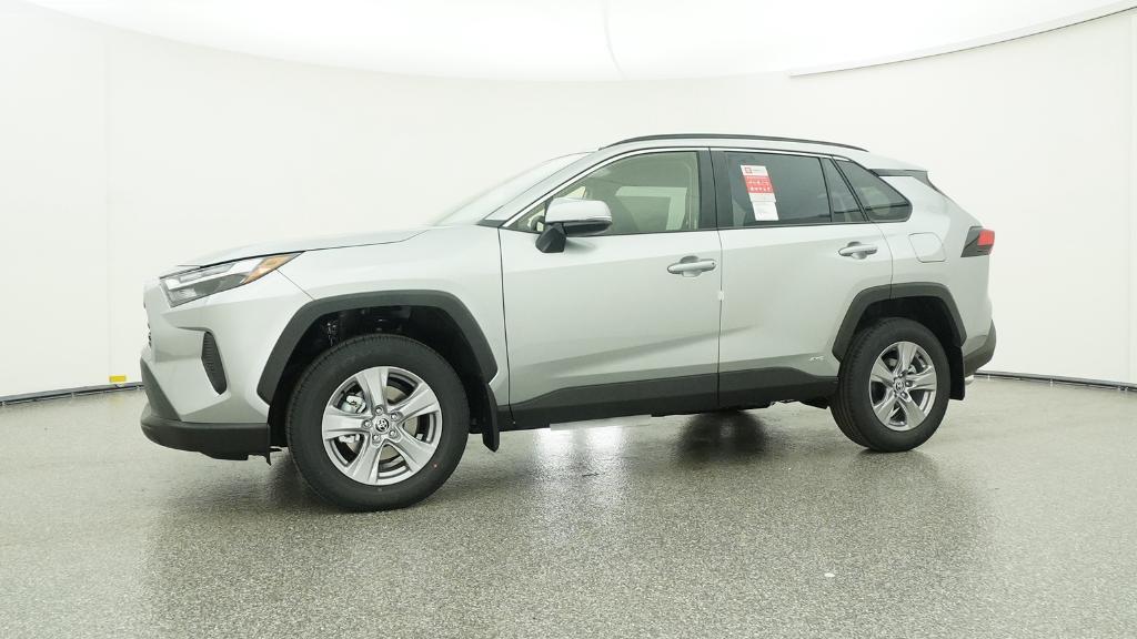 2025 Toyota RAV4 Hybrid XLE photo 3
