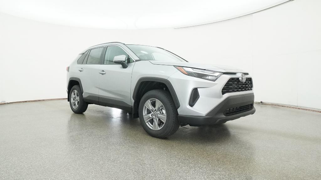 2025 Toyota RAV4 XLE photo 4
