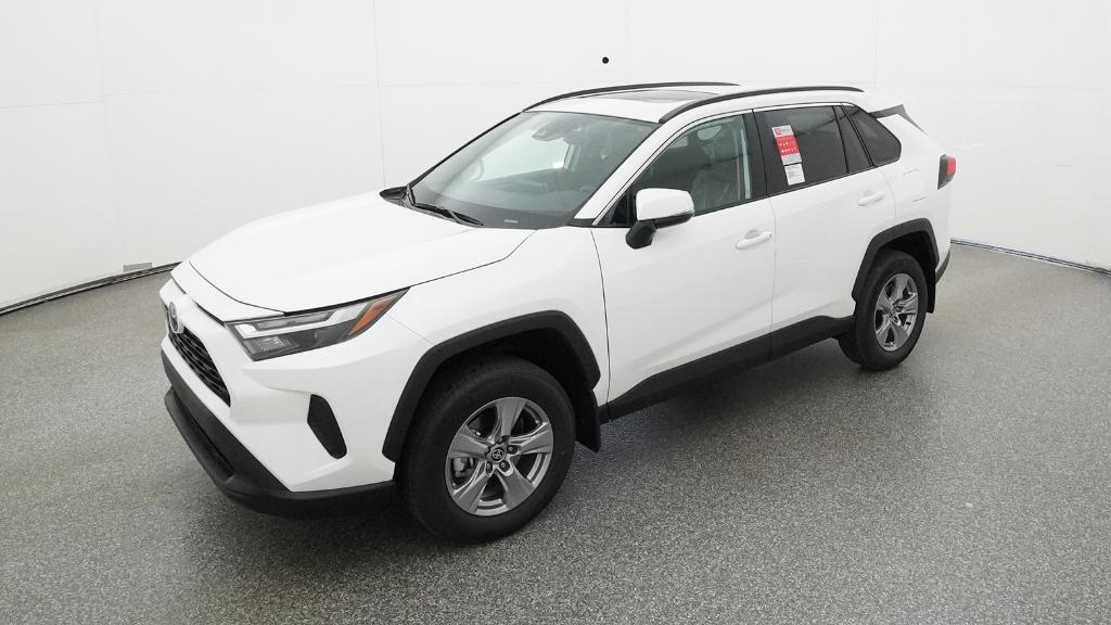 2025 Toyota RAV4 XLE's photo