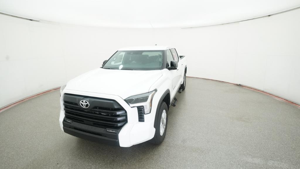 2025 Toyota Tundra SR5 CrewMax photo 4