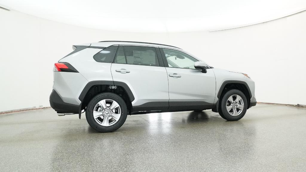 2025 Toyota RAV4 XLE photo 4