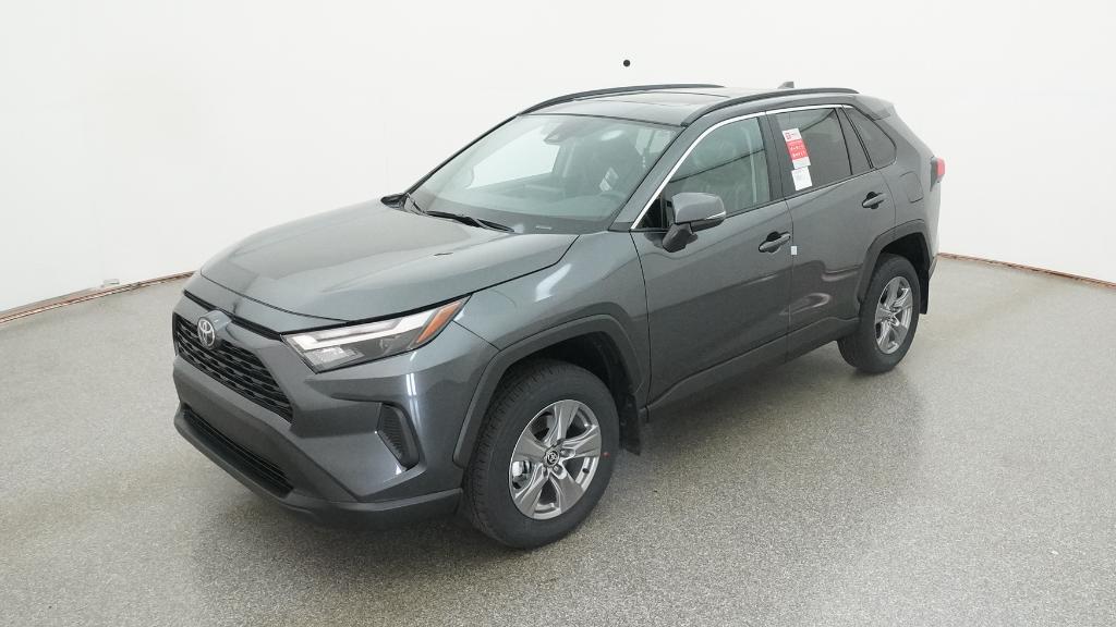 2025 Toyota RAV4 XLE's photo