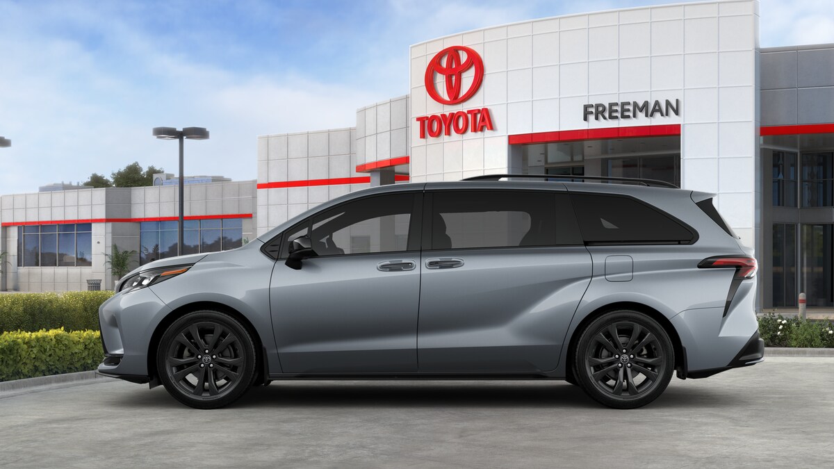 2025 Toyota Sienna XSE photo 3