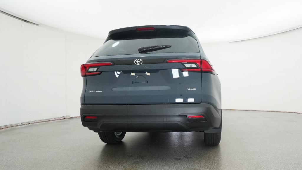 2026 Toyota Highlander Hybrid XLE photo 2