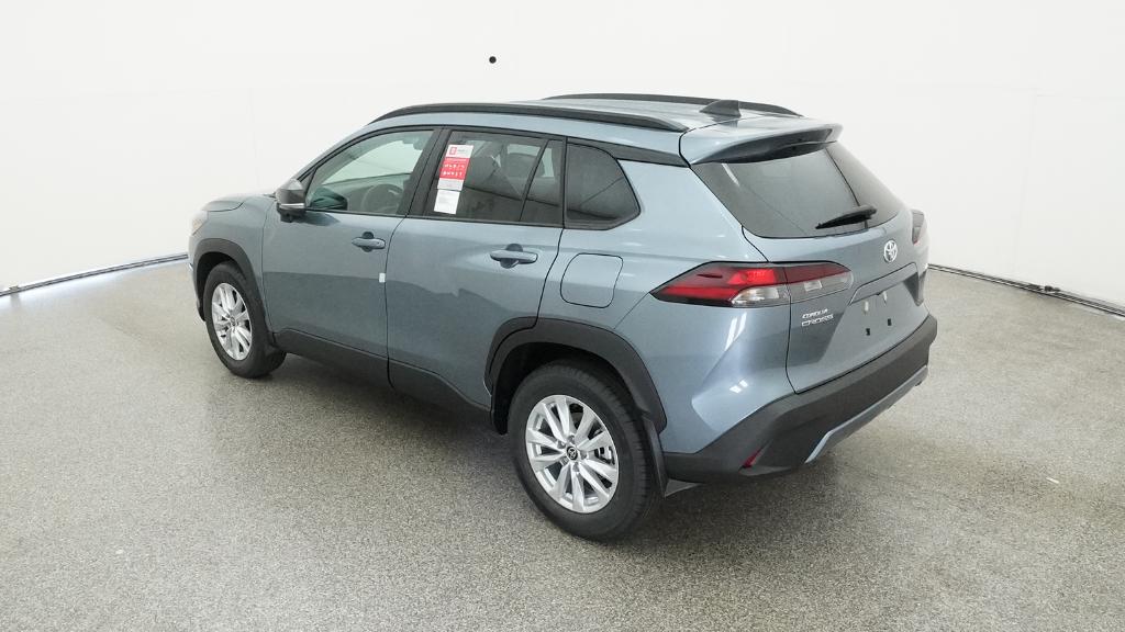 2026 Toyota Corolla Cross LE photo 4