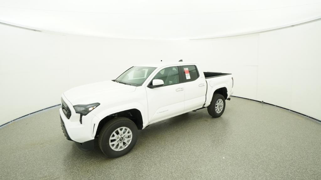 2025 Toyota Tacoma SR5's photo