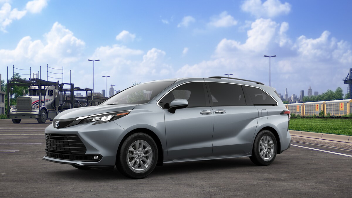 2025 Toyota Sienna XLE photo 2