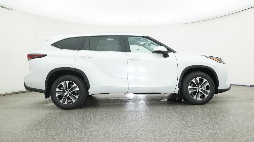 2026 Toyota Highlander XLE XSE Platinum Limited photo 3