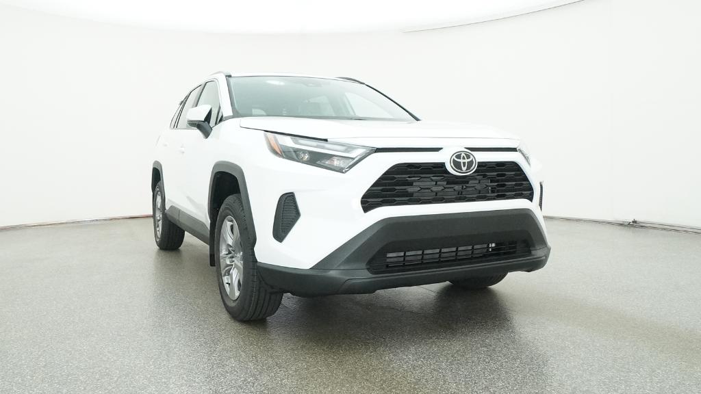 2025 Toyota RAV4 XLE photo 3
