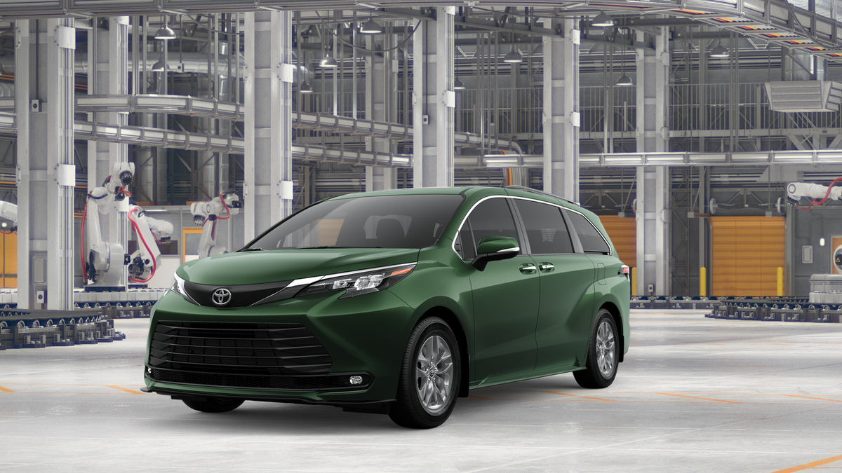 New 2026 Toyota Sienna XLE 7 PASSENGER near Green Bay