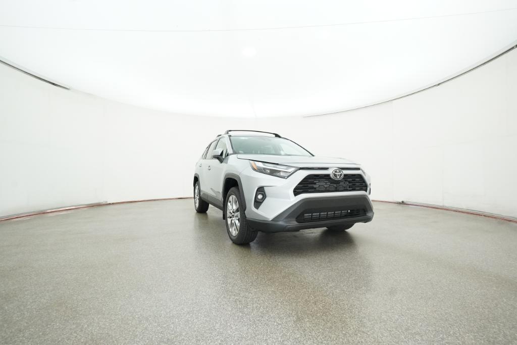 2025 Toyota RAV4 XLE Premium photo 4