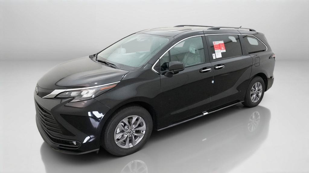 2026 Toyota Sienna XLE Van Passenger Van