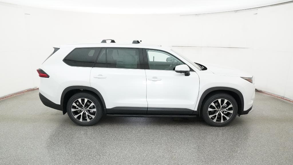 2026 Toyota Highlander Hybrid Limited photo 2