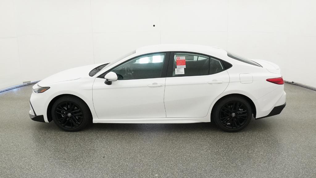 2026 Toyota Camry SE photo 4