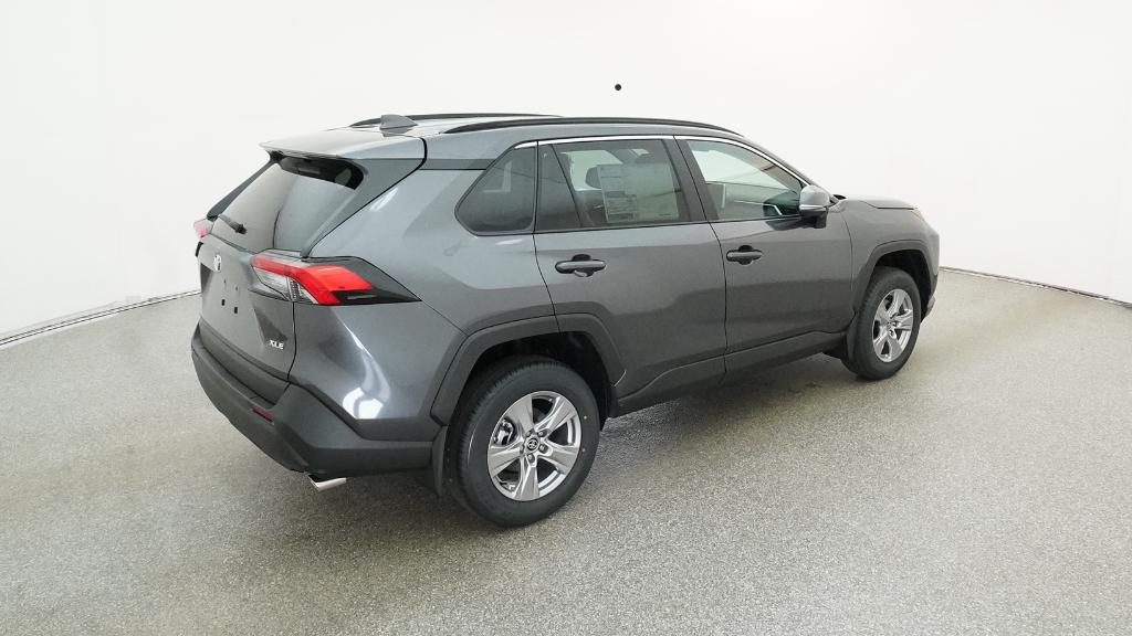 2025 Toyota RAV4 XLE photo 4