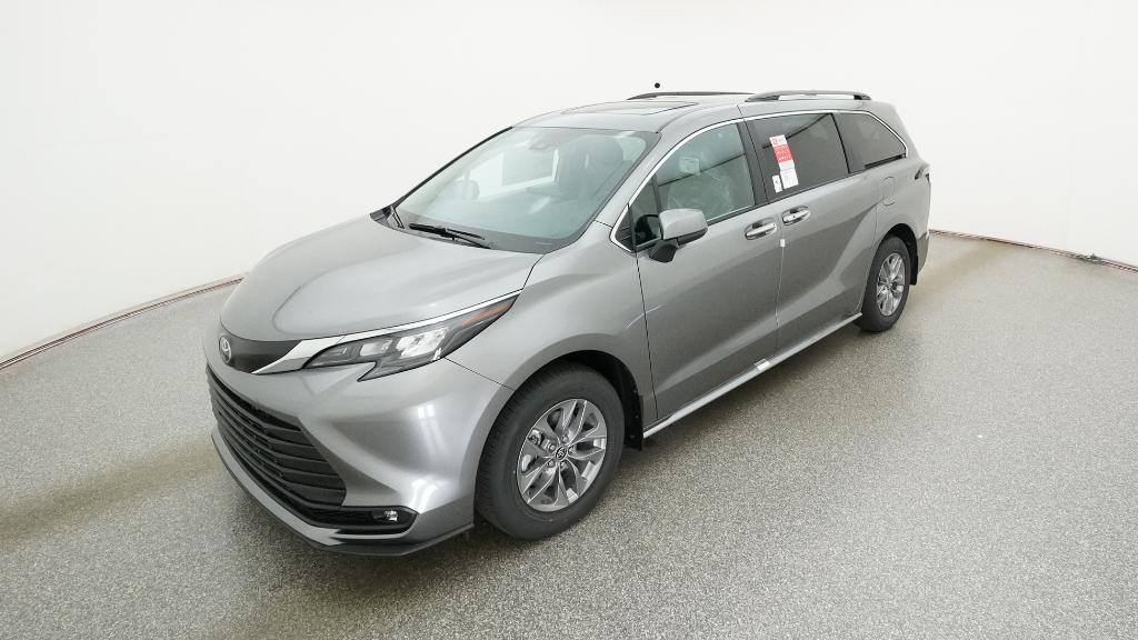 2026 Toyota Sienna XLE's photo
