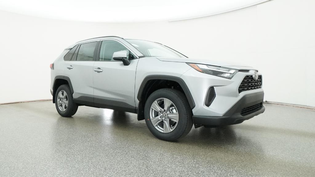 2025 Toyota RAV4 XLE photo 4