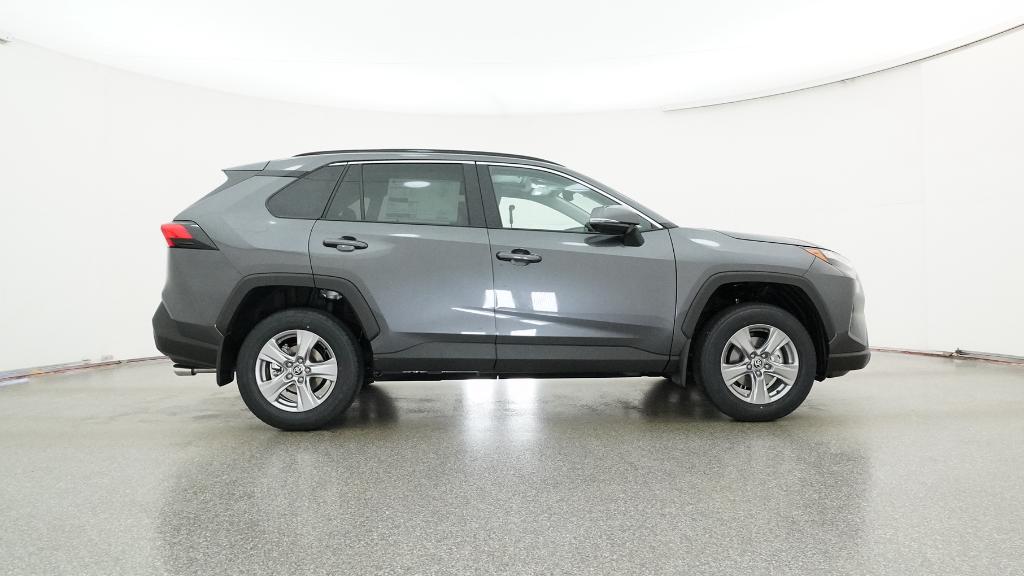 2025 Toyota RAV4 XLE photo 4