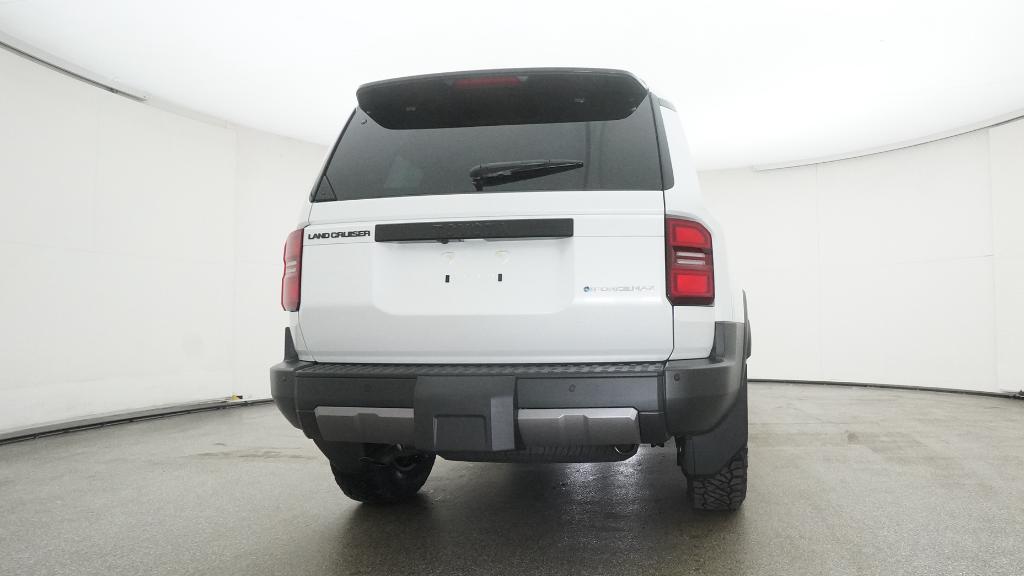 2025 Toyota Land Cruiser photo 2