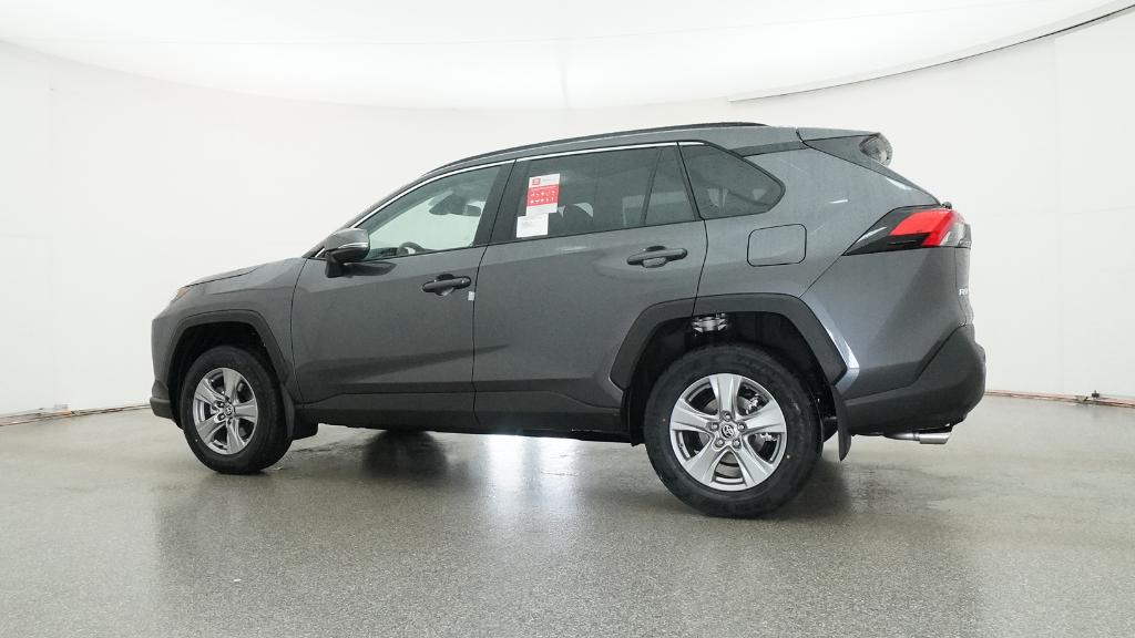 2025 Toyota RAV4 XLE photo 3