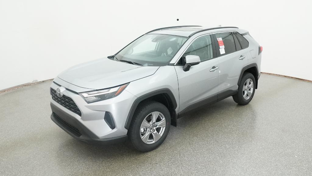 2025 Toyota RAV4 XLE's photo