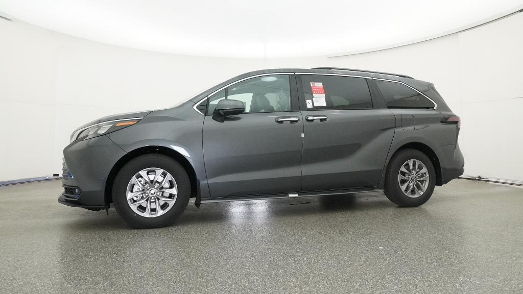 2025 Toyota Sienna XLE photo 2