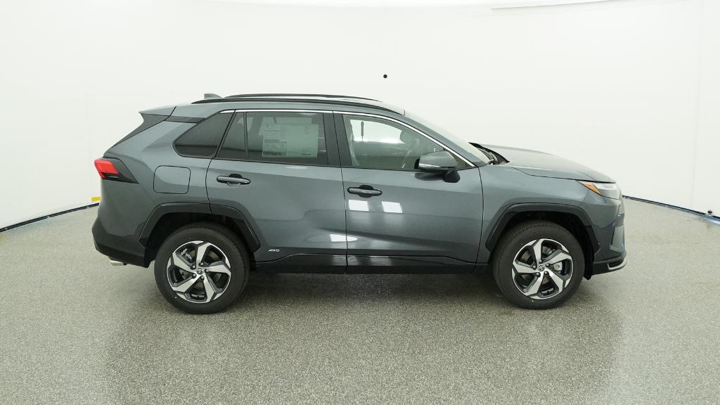 2025 Toyota RAV4 SE Hybrid photo 3