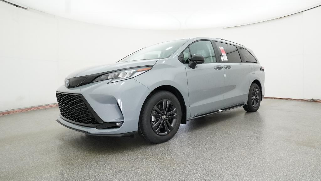 2025 Toyota Sienna XSE photo 3