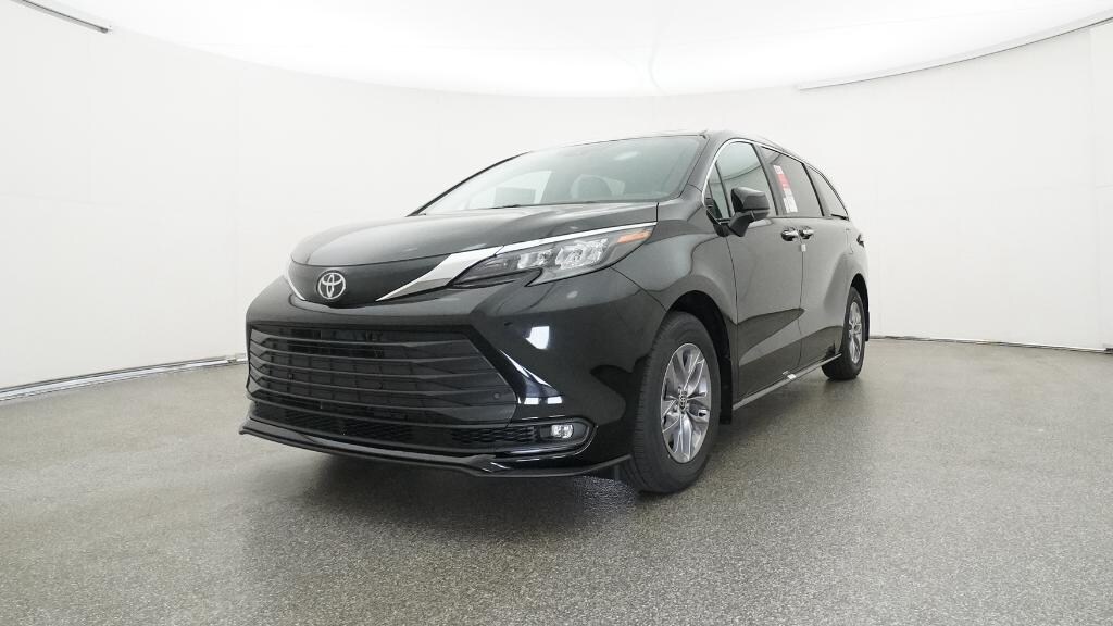 New 2026 Toyota Sienna XLE 8 PASSENGER