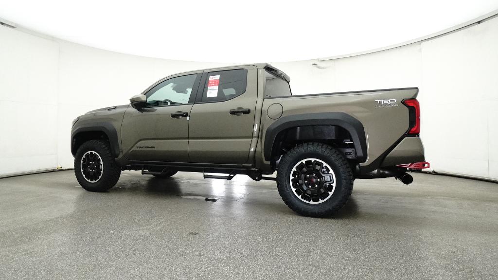 2025 Toyota Tacoma TRD Off-Road photo 2