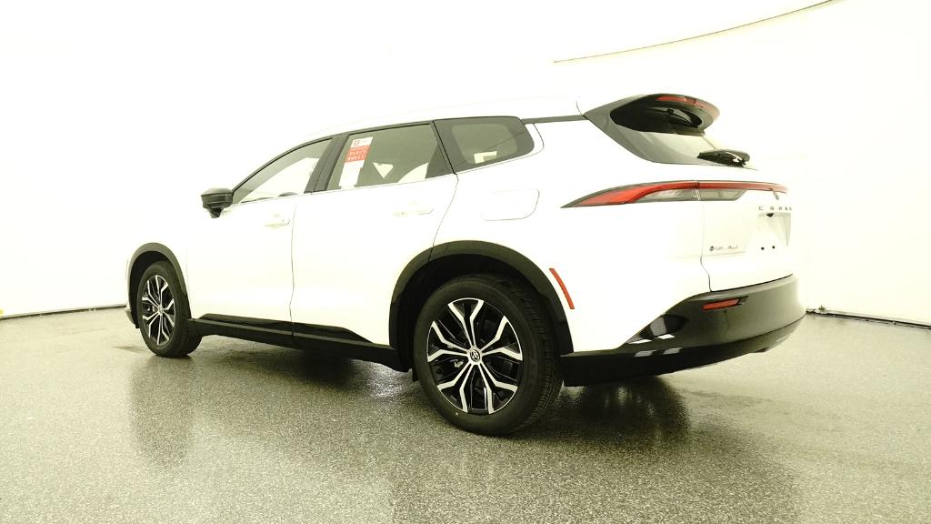 2025 Toyota Crown Signia XLE photo 4