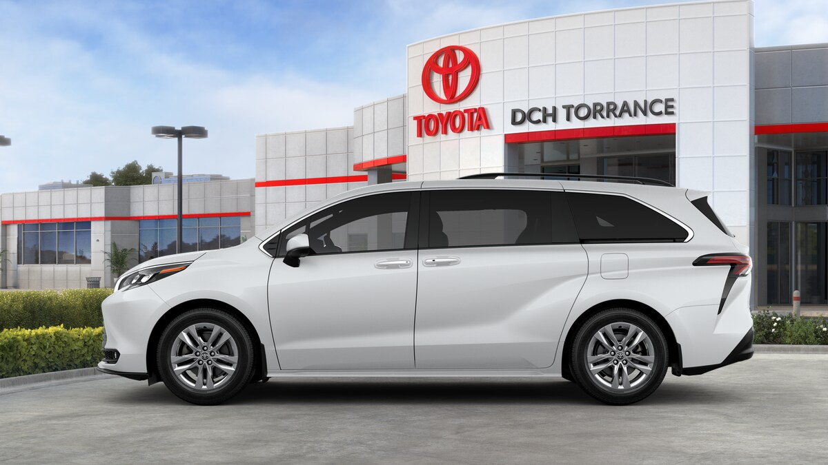 2025 Toyota Sienna XLE photo 4