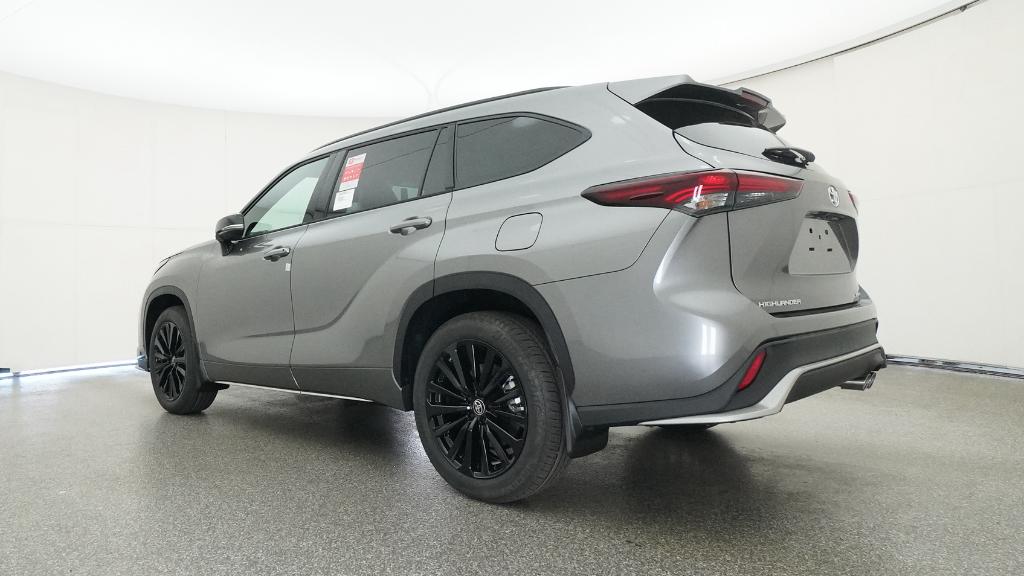 2026 Toyota Highlander XSE photo 2