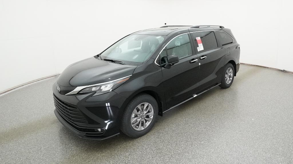 2026 Toyota Sienna XLE's photo