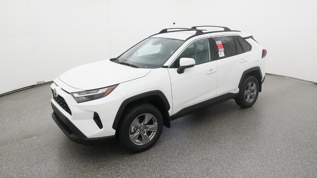 2025 Toyota RAV4 XLE's photo